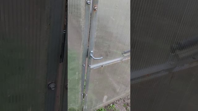 Термопривод для теплицы в действии