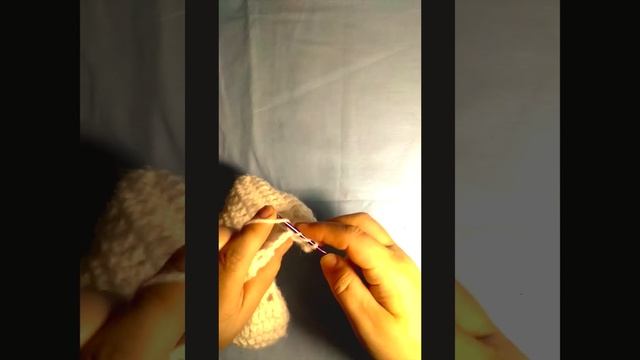 Вяжем ажурные носочки, крючком.