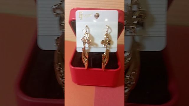 Серьги.дубайское золото.цена 600 рублей.заказ по тел?89991156060 смотреть онлайн