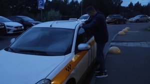 Аварийное вскрытие замка водительской двери в машине