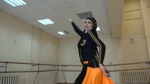 Грузинский танец исполняет Валеа Лайегпур