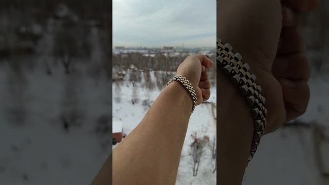 Серебристый браслет с вставкой под розовое золото! смотреть онлайн