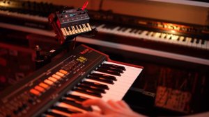 Behringer JT-4000 Micro - How Does It Sound?