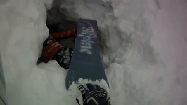 Шерегеш, парень упал вниз головой в лесу смотреть онлайн