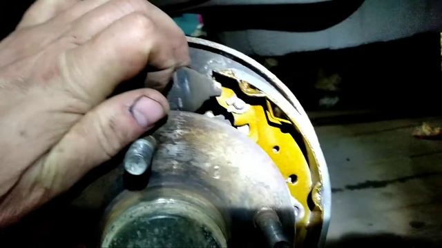 Замена задних колодок на Ниссан Альмера Класик смотреть онлайн