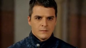 Мустафа обвиняет Хюррем в слезах матери