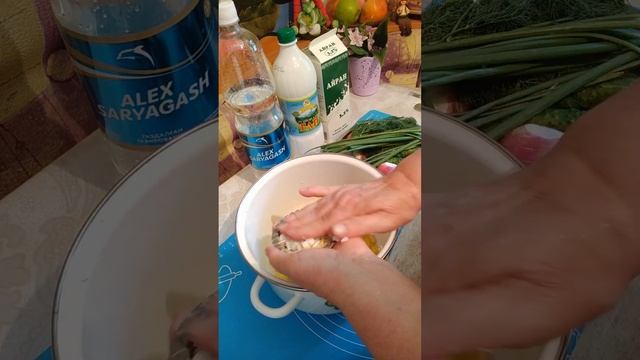 #Shorts/ ОКРОШКА НА ТАНЕ/ЛЮБИМЫЙ РЕЦЕПТ/OKROSHKA/奥克罗斯卡Ào kè luósī kǎ/@ВКУСНАЯ КУХНЯ. АЛЛА КОРБУТ