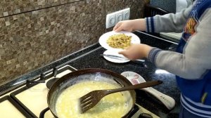 Конфеты для детей! Рецепт конфет с домашних сливок! Готовим в 5 лет! Готовят дети!