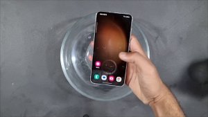 Samsung Galaxy S23 Water Test | The very first water test of Galaxy S23!