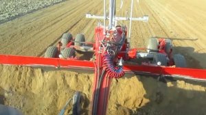 Грейдер на тракторе или планировщик грунта