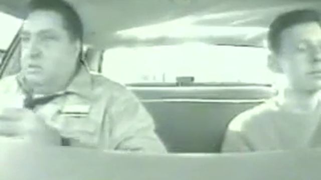 Вождение (2007), толстый инструктор гнобит ученика