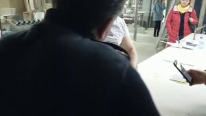 Почему виден стык на акриловой столешнице?