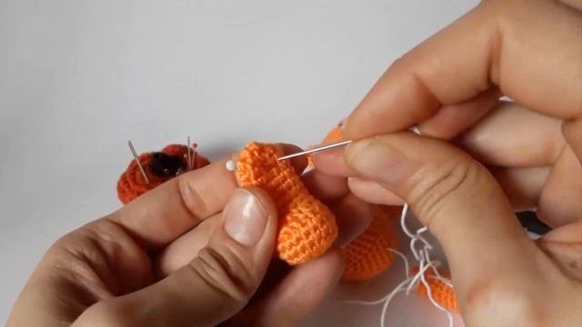 Вязаные медведи - часть 2 Пришиваем лапы.Ниточное крепление. Crochet Teddy Bear