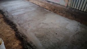 Купили старый дом. Делаем ремонт в нём.  Заливаем стяжку в нашем доме!!!