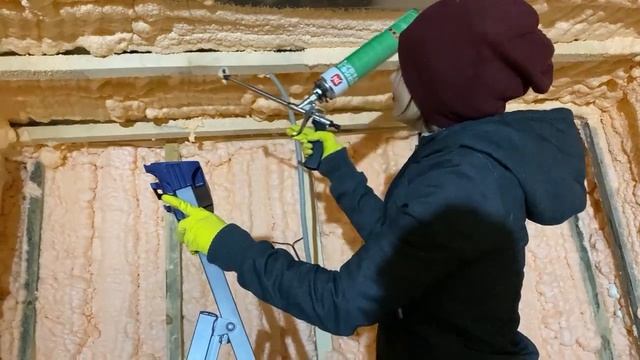 Утепление потолка ППУ. НЕ ПОКУПАЙТЕ ТЕХНОНИКОЛЬ!!! смотреть онлайн