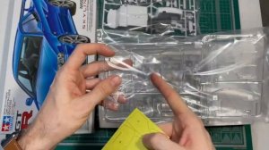 TAMIYA Nissan Skyline GT-R V-spec (1:24) обзор комплекта (сборная модель) 24210