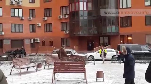 В Одинцово, во дворе дома Чикина 12 снимают сериал про любовь