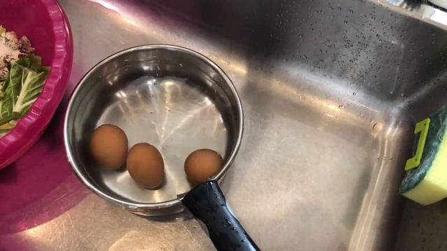 Салат ,,Рыбачок’’ из кальмаров и печень трески эпизод №499 смотреть онлайн