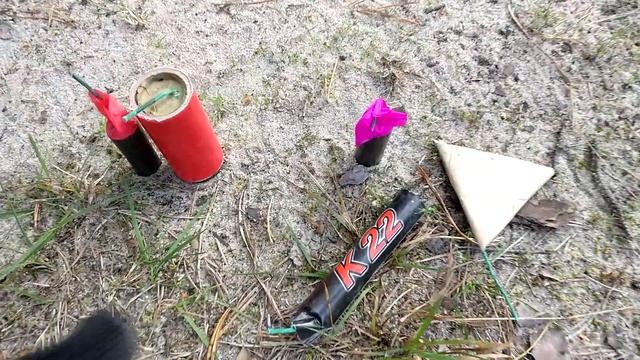 ?ВЗРЫВАЕМ БИДОН БОЛЬШОЙ ПЕТАРДОЙ? ТЕСТ МОЩНЫХ ПЕТАРД ПОД БИДОНОМ? ЧАСТЬ 1 смотреть онлайн