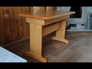 Простой деревянный стол