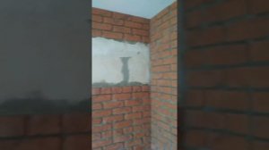 кухня студия, кирпич, деревянный пол в квартире