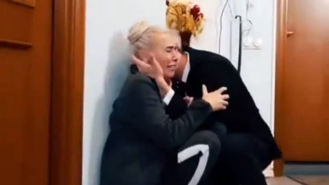 РОДИТЕЛИ НИ ТЕ КТО ЗАЧАЛИ А ТЕ КТО ВОСПИТАЛИ. (видео со смыслом) ДУШЕВНОЕ ВИДЕО смотреть онлайн