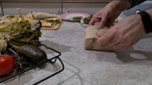 Как упаковать бутерброд или сэндвич в дорогу с собой. How to Wrap Sandwich with Baking Paper.