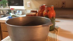 Маринованные огурцы с помидорами «Ассорти»