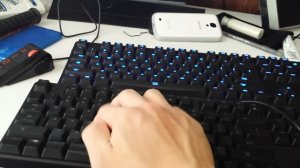 Tt eSPORTS Poseidon Cherry MX blue switch and MX Brown switch keyboard comparison