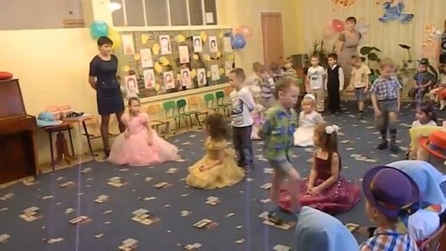 Нижний Тагил. Доу 33. Танец в детском саду на праздник мам. смотреть онлайн