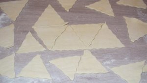 Язычки из слоеного теста