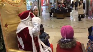 Дед Мороз и Снегурочка в ТЦ Меркурий в Новый Год 2015 в Колпино