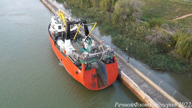 Рыболовецкое судно Гриф на Волго-Донском судоходном канале
