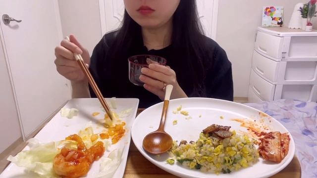 (ENG SUB) 새우없인 못사새우?? | 새우튀김우동 | 유부초밥 | 칠리새우 | 계란볶음밥 | 만두국 | 오이소박이 | 열무김치 | 돼지김치찌개 | 치킨너겟 | 먹방브이로그