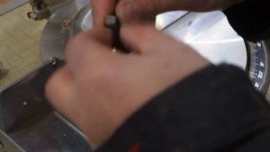 Makita LН1040F правильная работа кожуха безопасности