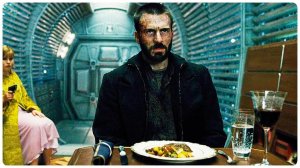 В будущем люди будут вынуждены жить в поезде, в котором нищие будут прислуживать богачам