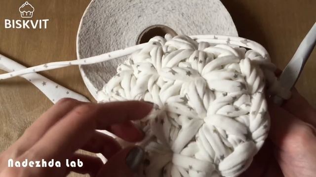 Корзинка из трикотажной пряжи. Узор Звездочки / Цветочки крючком