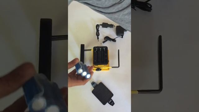 Прожектор переносной Zikon 30W SMD с аккумулятором смотреть онлайн