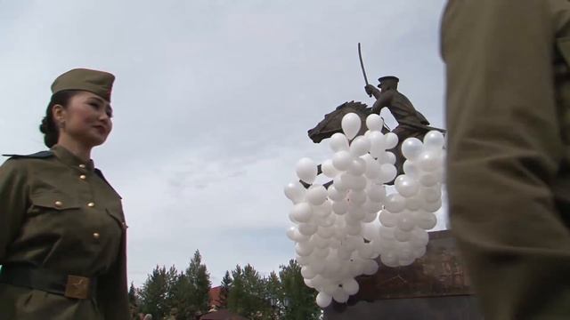 В столице Тувы на улице названной в честь тувинских добровольцев появился одноименный сквер и памят смотреть онлайн