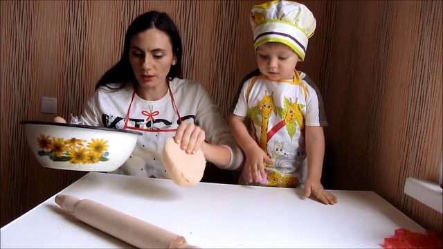 Детская передача " Готовим вместе" Песочное печенье в форме зверюшек. Children's program смотреть онлайн