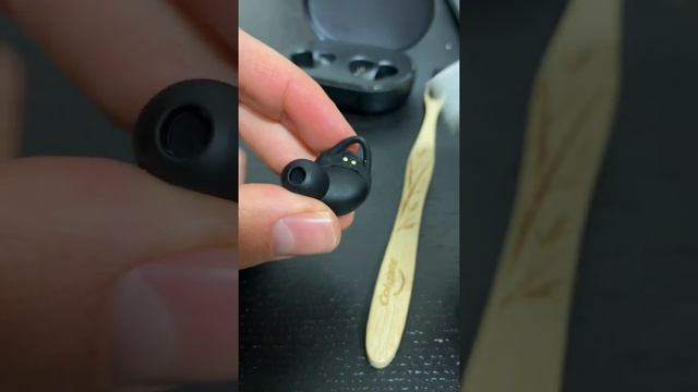 True Wireless Earbuds Not Charging? Fix It For Free! (THIS ACTUALLY WORKS)