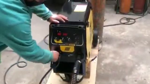 máquina SMASHWELD 300i / ESAB смотреть онлайн
