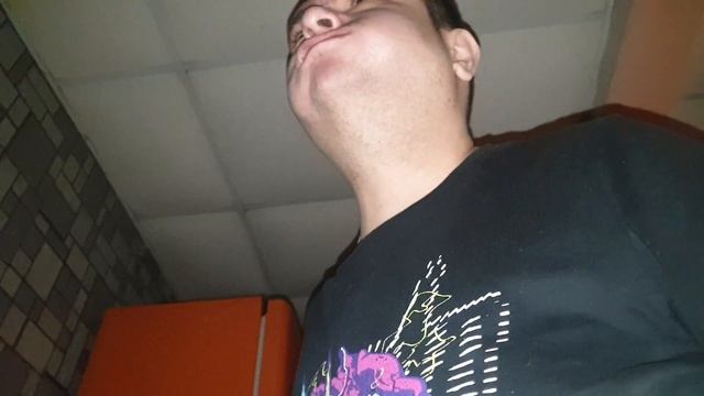 Ужин колбаса варённая, шоколад озёра с орехами. смотреть онлайн