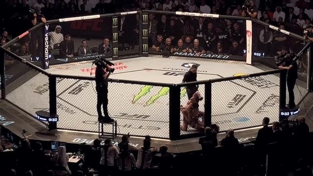 Полный бой Ислам Махачев - Чарльз Оливейра / Запись со стадиона UFC 280