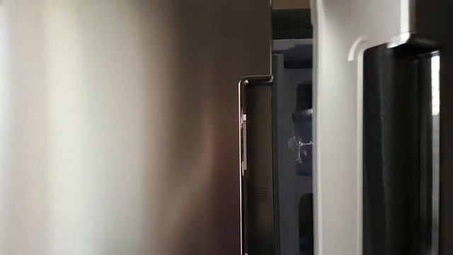 1 - часть Холодильник многодверный Samsung RF61K90407F смотреть онлайн