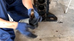 Разбираем блок двигателя BMW M51D25. Ищем причину стука.
