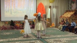 танец девочек  с осенними веточками под песню "Отговорила роща золотая"