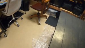 Столешница из IKEA покрытая эпоксидной смолой. Дешево и красиво.