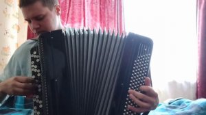 Пусть бегут неуклюже пешеходы по лужам на баяне