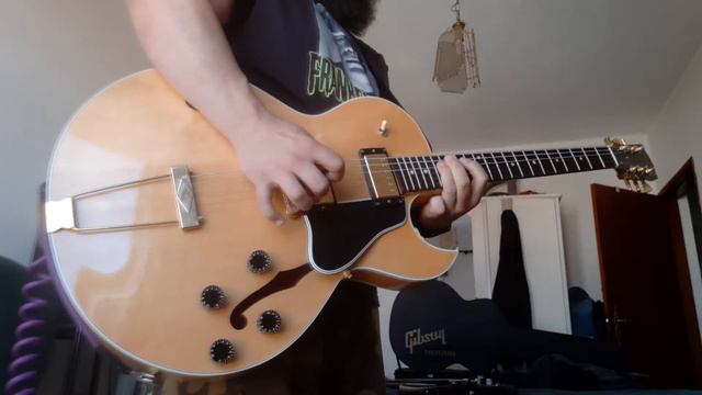 2000's Gibson ES-135 loop смотреть онлайн